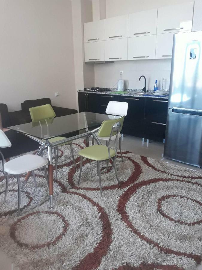 Apartament In The Centre バトゥーミ エクステリア 写真