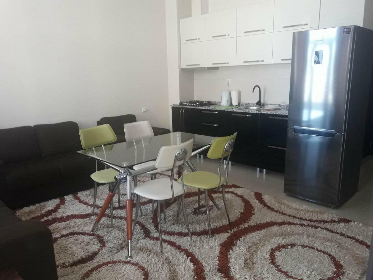 Apartament In The Centre バトゥーミ エクステリア 写真