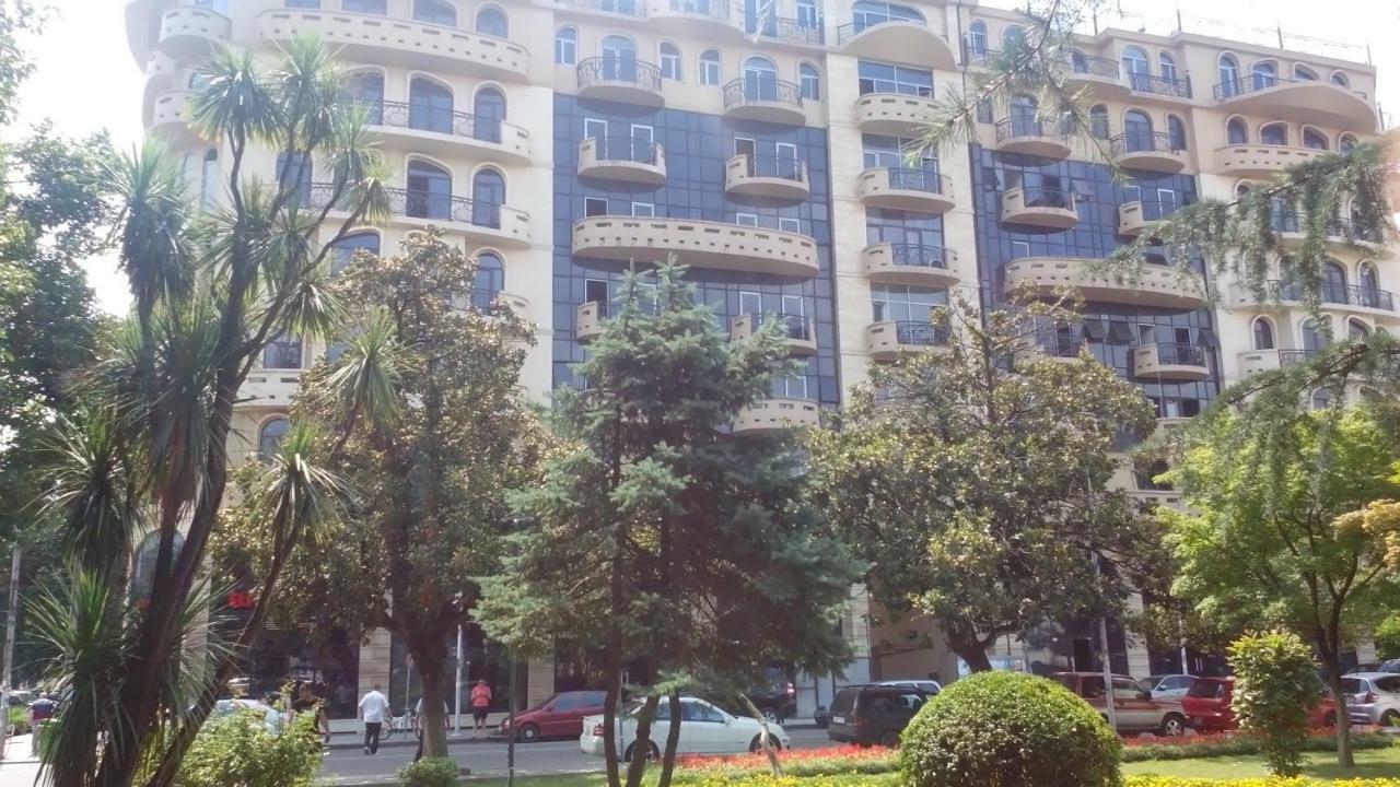 Apartament In The Centre バトゥーミ エクステリア 写真