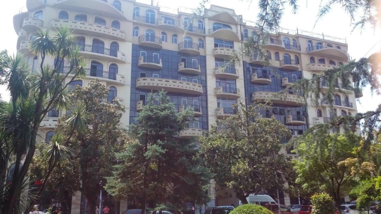 Apartament In The Centre バトゥーミ エクステリア 写真